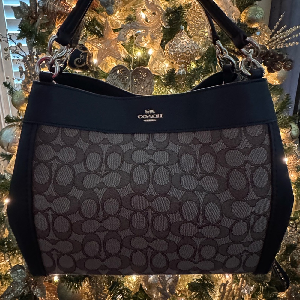 ❌SOLD❌✨Gently Used Ladies Coach Signature Brown and Tan Shoulder Bag✨ - Picture 2 of 16